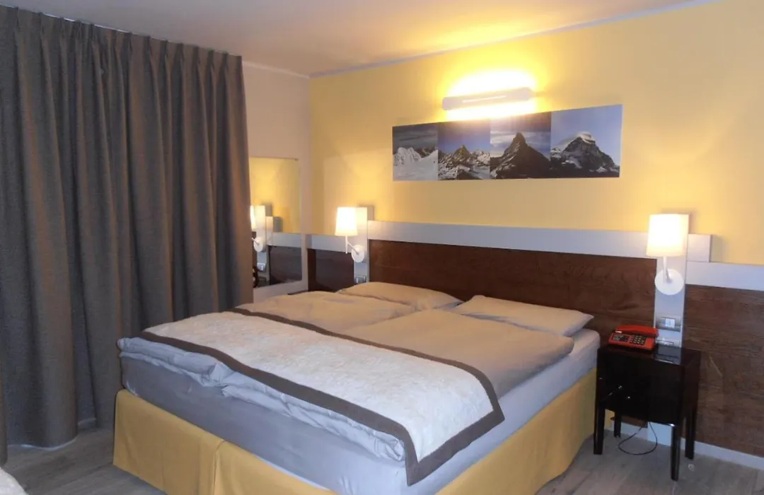 Hotel Lyskamm-1